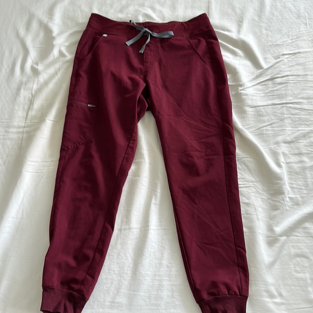 FIGS Women’s Size Medium Jogger scrub pants in Maroon